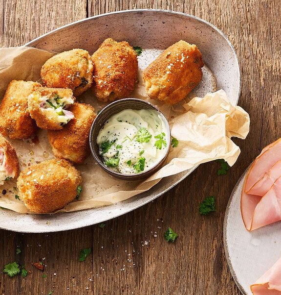 Schinken Croquetas mit Krautsalat & Dip