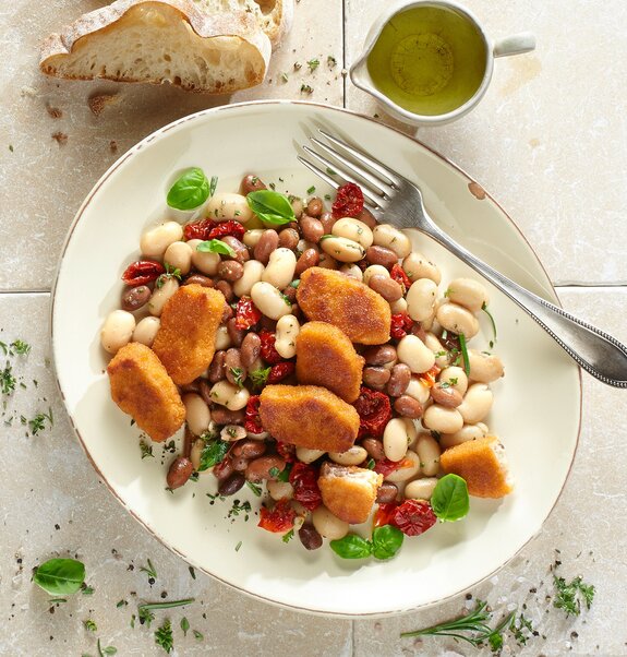 Mediterraner Bohnen Salat mit veganen Nuggets1