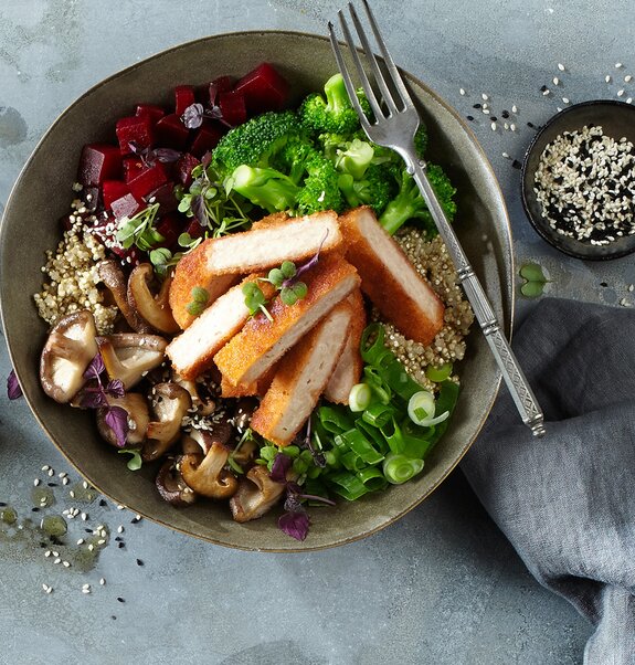 Vegane Schnitzel mit Quinoa und Gemüse - Rezept von der Rügenwalder Mühle