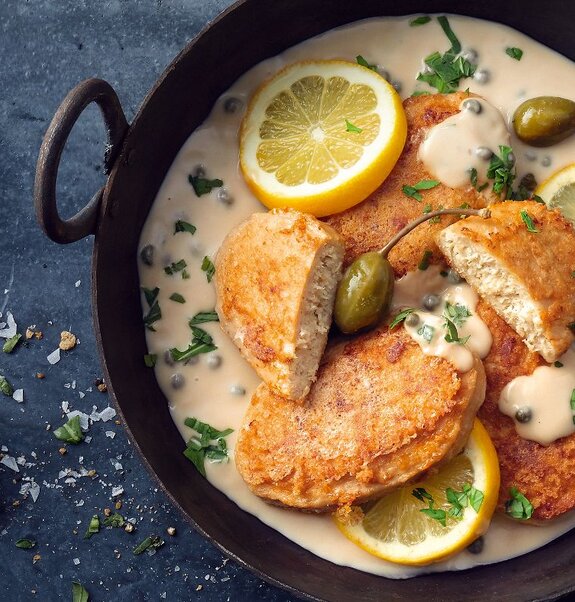 Piccata vom veganen Filet Typ Hähnchen mit Kapern und Zitrone - vegane Chicken Piccata al  limone