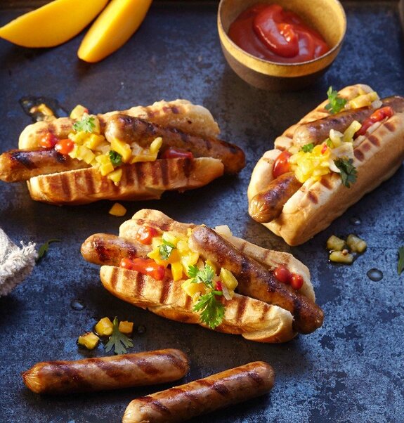 Veganer Grill Hot Dog nach karibischer Art